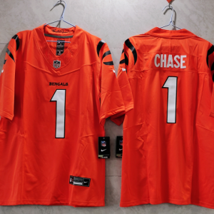 Men's Cincinnati Bengals #1 Ja'Marr Chase Orange 2023 F.U.S.E. Vapor Untouchable Limited Jersey